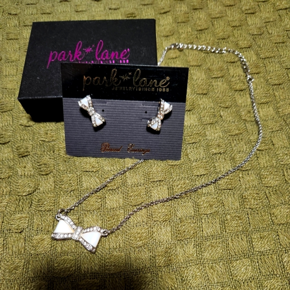Park lane matching bow earrings and necklace